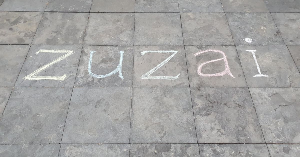 🌱 زوزای (Zuzai): مفهومی تازه در دنیای اخلاق هوش مصنوعی! 🤖💡 آیا تا به حال به این فکر کرده‌اید که رابطه ما با هوش مصنوعی می‌تواند شبیه به رابطه با محصولات حیوانی باشد؟ پروژه جدید Zuzai با نگاهی متفاو