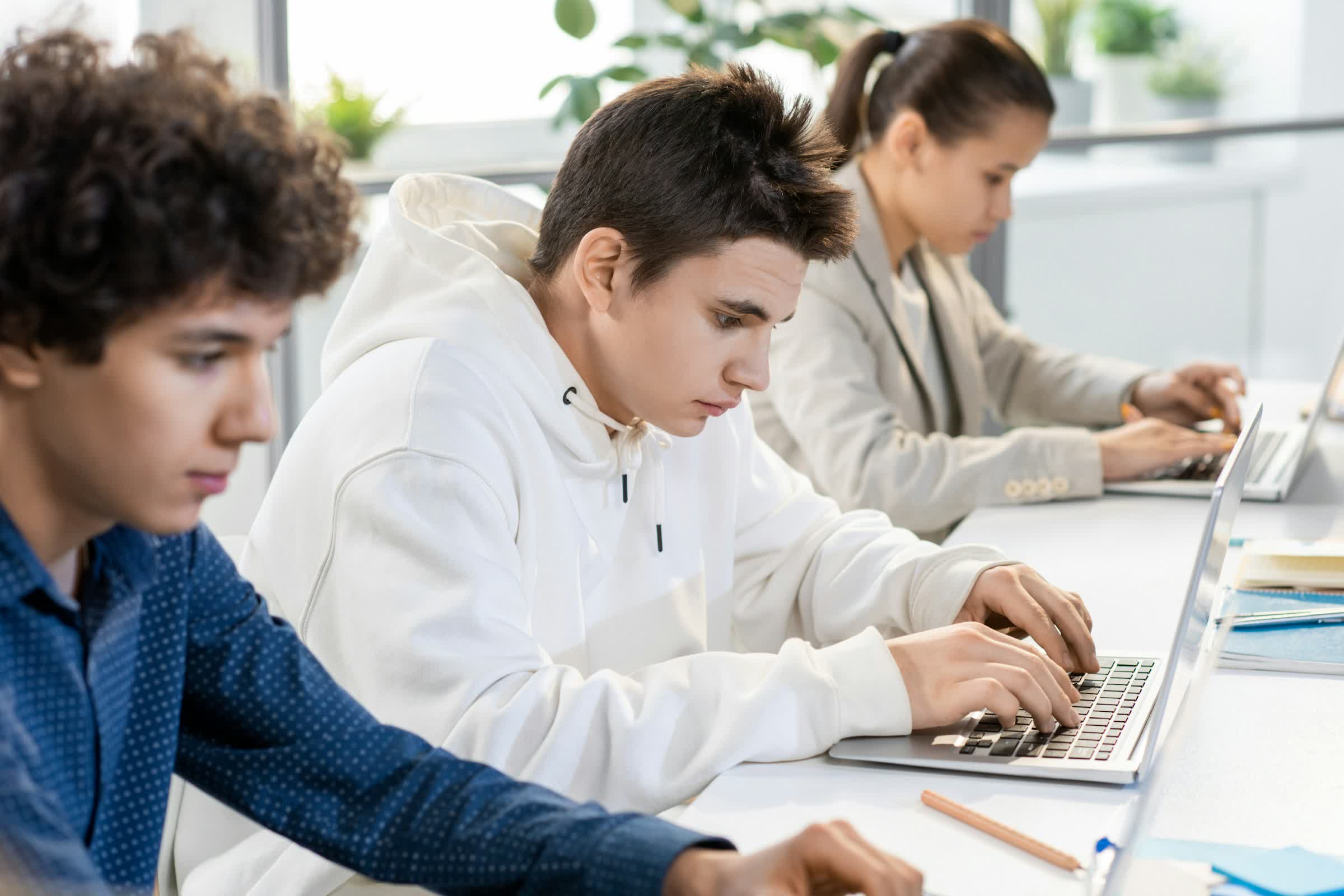🔍 مچگیری استاد دانشگاه از دانشجویان متقلب با «تله هوشمند»! 🎓🤖